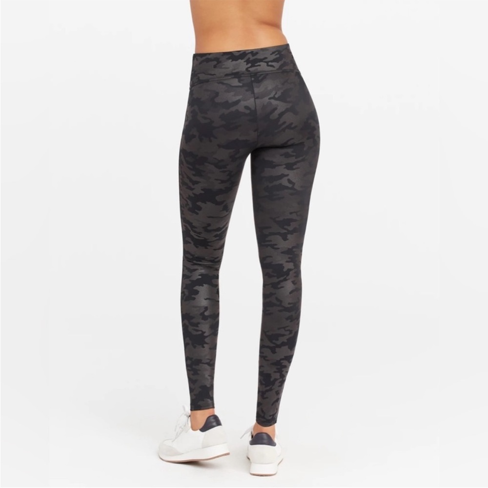 Spanx Faux Leather Matte Black Camo Leggings Medium